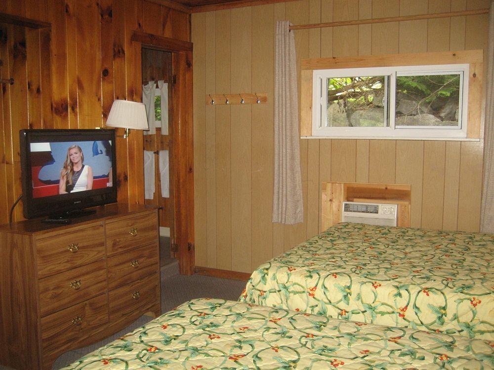 Golden Sands Resort Lake George Exterior photo