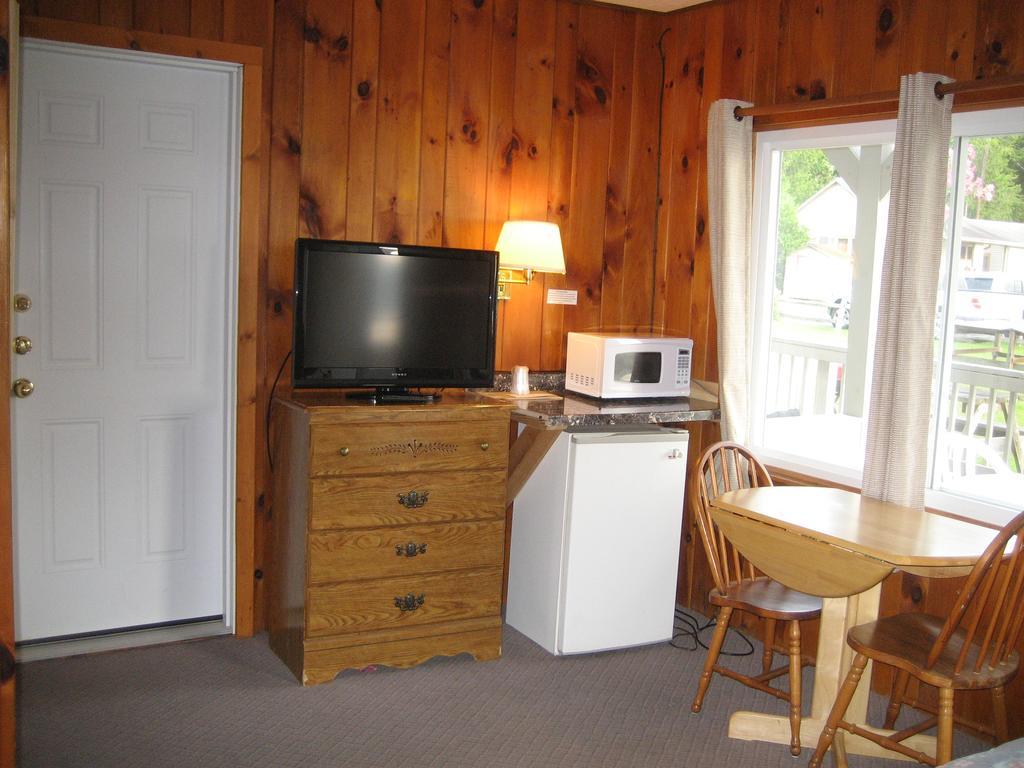 Golden Sands Resort Lake George Exterior photo