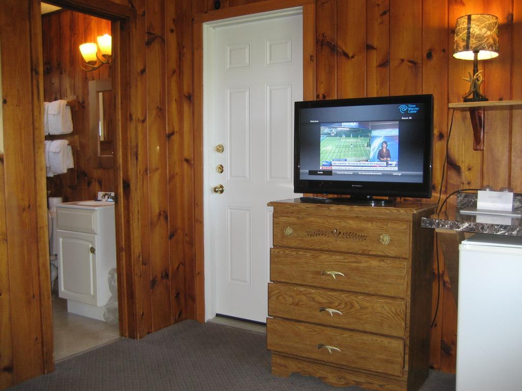 Golden Sands Resort Lake George Exterior photo