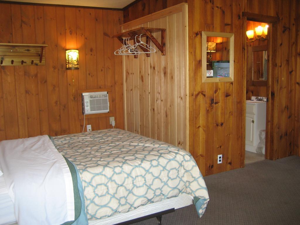 Golden Sands Resort Lake George Exterior photo