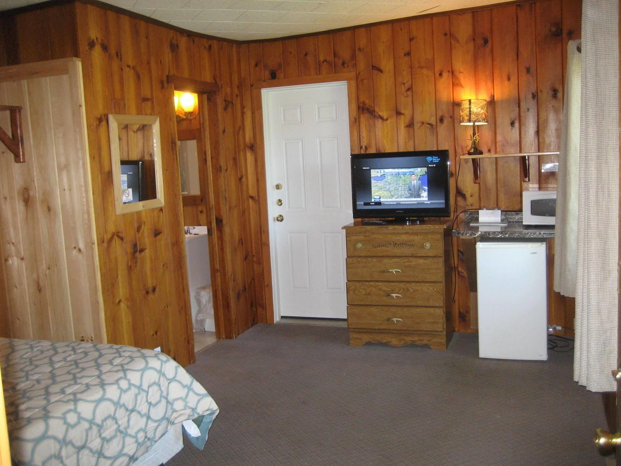 Golden Sands Resort Lake George Exterior photo